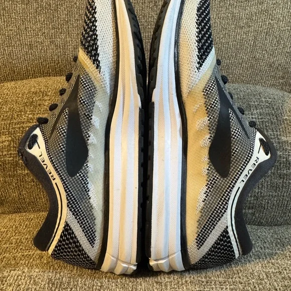 Brooks Revel Women’s Black and Gray Athletic Shoes Size 8 - Picture 4 of 9